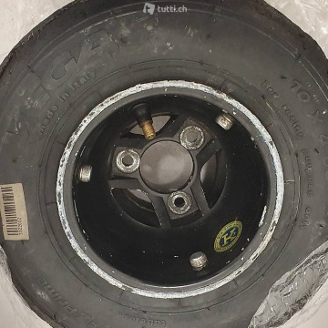 2 Kartfelgen mit Pneu Vega weiss