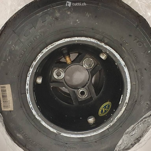 2 Kartfelgen mit Pneu Vega weiss